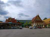 พามากราบสักการะ หลวงพ่อแก่นจันทน์