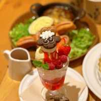 日元下跌   東京卡通cafe大巡遊