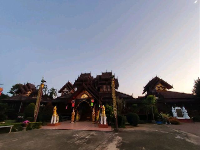 วัดศิลปะพม่า สถาปัตยกรรมงดงาม ในอำเภอเชียงคำ 