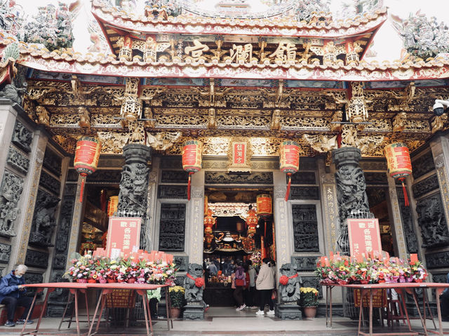 週末必朝聖！大甲鎮瀾宮香火鼎盛，千人齊聚祈求媽祖保佑