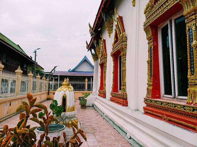 泰國曼谷市中心著名古跡寺廟景點：Wat Sutthawas，金色巨塔和寺廟建築，金碧輝煌，適合打卡拍照📸冥想