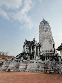 วัดพุทไธสวรรย์ สายมูต้องมาเสริมโชคลาภและพลังศรัทธา