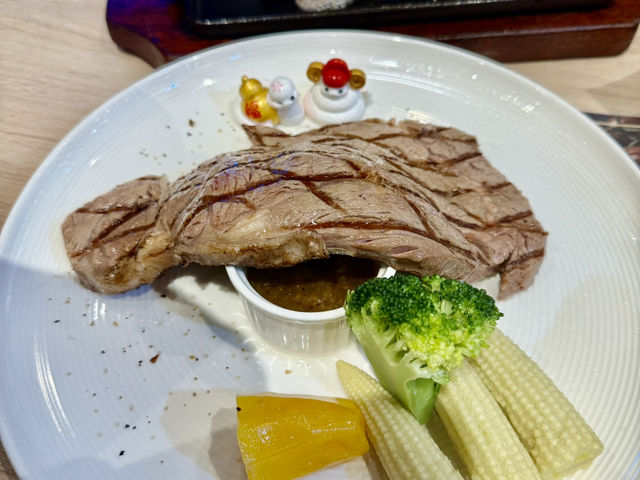 高雄統一時代8樓（瀧厚炙燒熟成牛排）英倫風藍色時尚裝潢設計.值得推薦大家