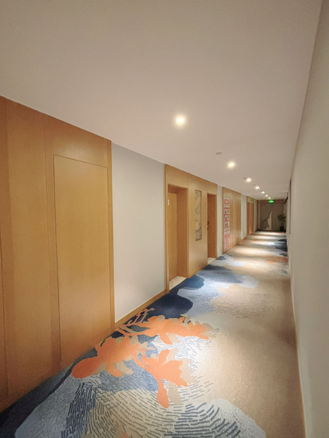 Holiday inn จิ่วจ้ายโกว ทำเลดี สะอาด ราคาไม่แพง