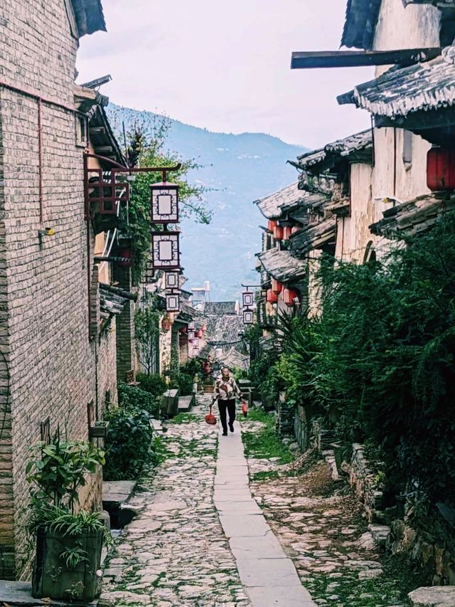 中國雲南著名旅遊小鎮：魯史古鎮，適合打卡拍照📸