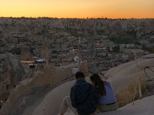 🏞️ Sunset Point, 열기구가 춤추는 하늘 아래