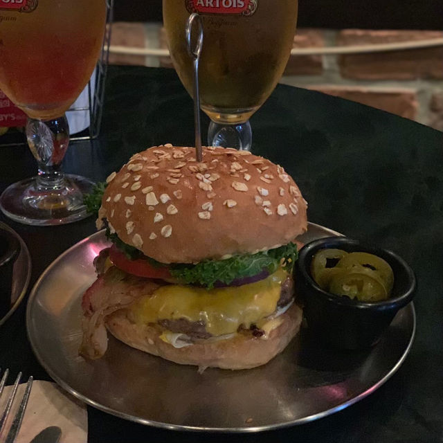 お店で焼いたパンで作るハンバーガー屋さん