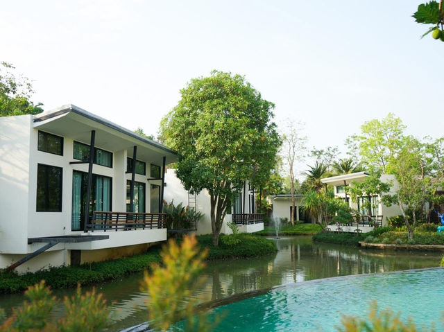 รีสอร์ทสีเขียว ติดริมน้ำท่ามกลางธรรมชาติที่อัมพวา