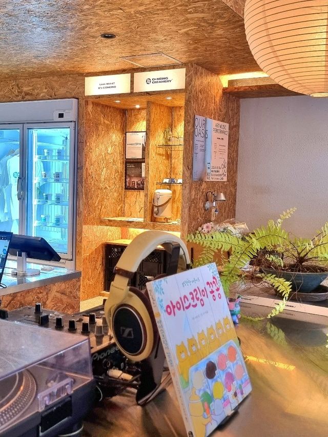 이색적인 젤라또가 있는 코닝 크리머리🍨