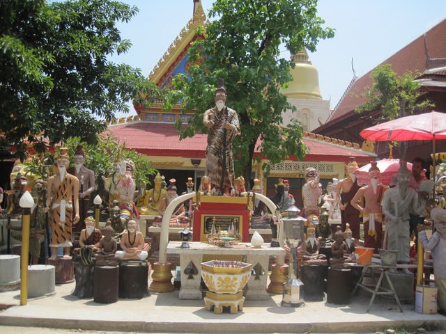 Wat Bang Phra วัดบางพระ (หลวงพ่อเปิ่น)