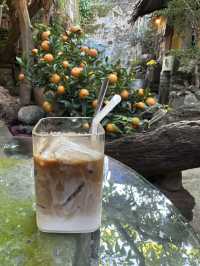 【Hoi An Coffee Hub｜ホイアン・コーヒー・ハブ】 路地の奥にそっとある、まるで秘密基地のようなカフェ