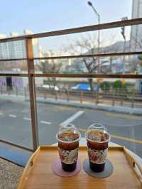 봄꽃 감성 가득한 리버뷰 온천천 카페🩷