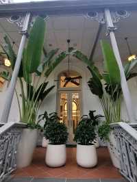 Raffles Hotel's Hidden Garden, Bar and Billiards Room