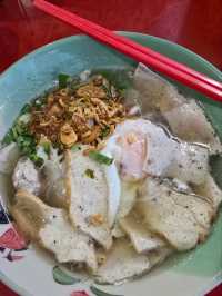 ต้มเส้น ตีนไก่ ร้านที่มีกวยจั๊บญวนอร่อยยย