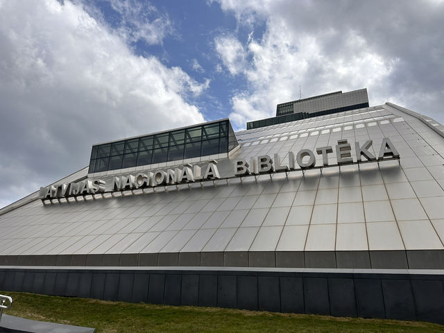 【ラトビア国立図書館｜静かに過ごせる現代建築と展望の空間】  美しい建物で感じる、文化と落ち着きのひととき