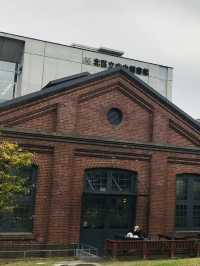 【東京都北区　レンガ造りの中央図書館で過ごす午後のひと時】