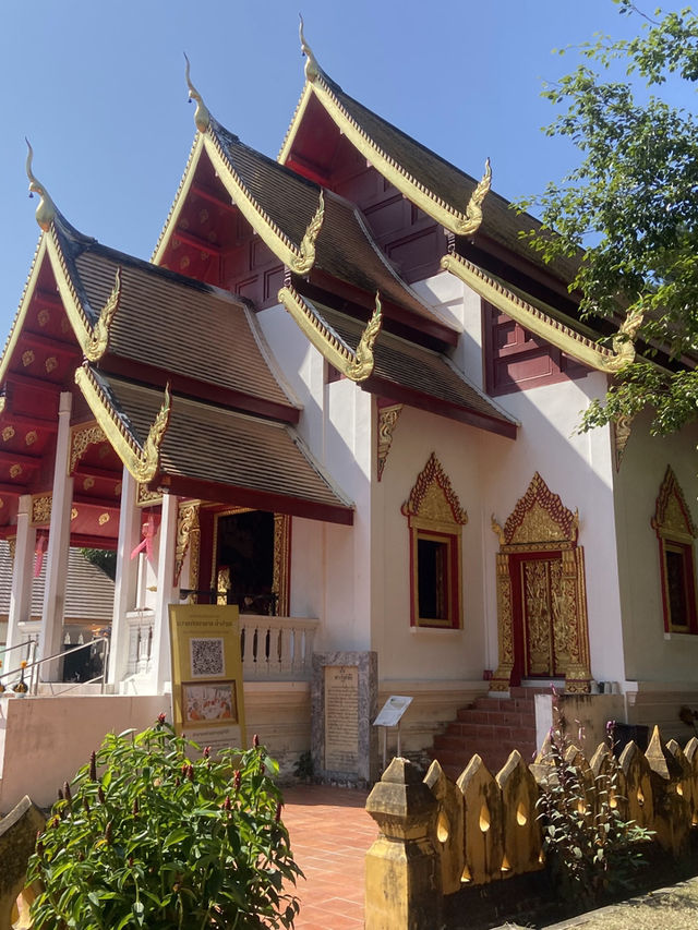 วัดสวนดอก ไหว้พระเจ้าเก้าตื้อ