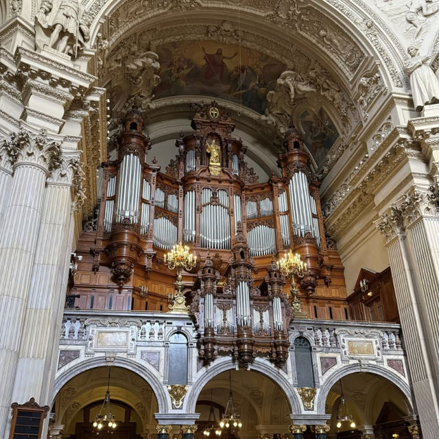Berlin Cathedral | A Small Dose of Western Religious Awe ⛪🎵