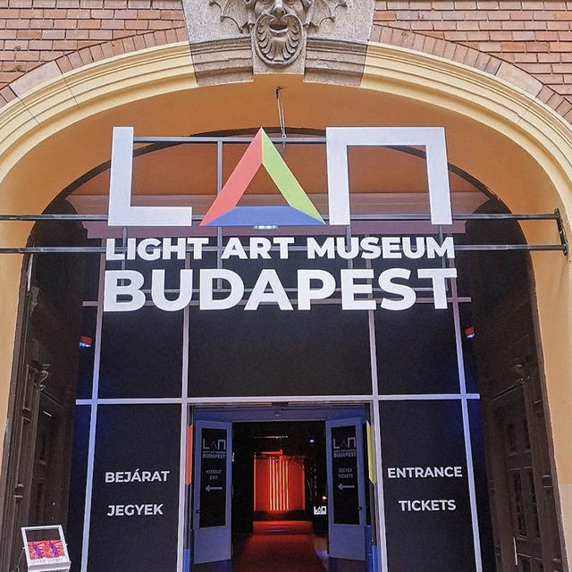 Budapest Light Art Museum: Get Ready for Amazing Photos! ✨📸