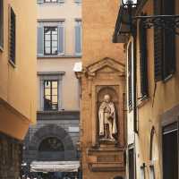 Florence | Turning the Pages of an Art Magazine While Wandering Florence's Streets! 🎨🇮🇹