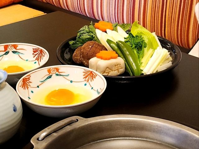📍 신주쿠 ‘이마한(Imahan)’ 스키야키 – 고급 와규로 채우는 진한 감동 한 그릇