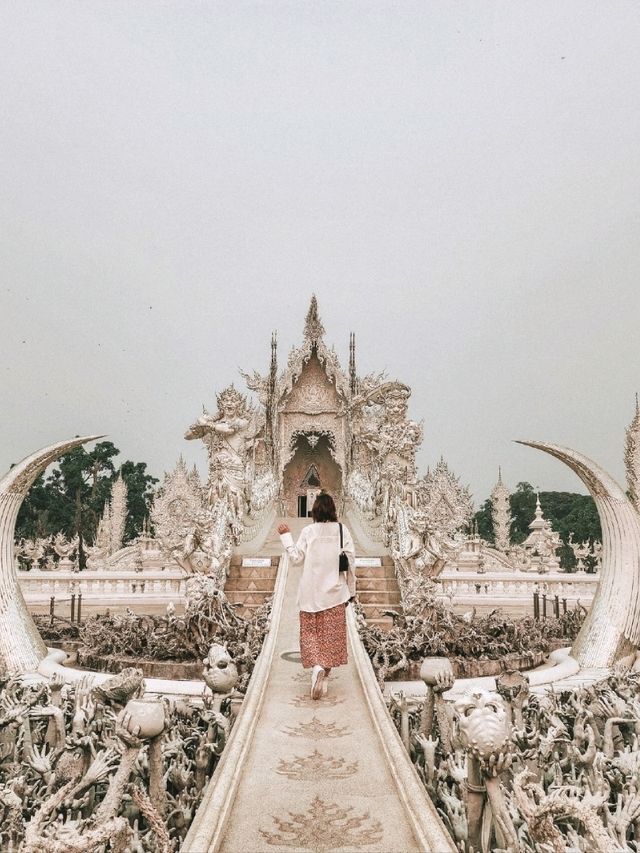 The Dazzling White Temple of Chiang Rai – A Work of Art You Can Walk Through 🤍✨