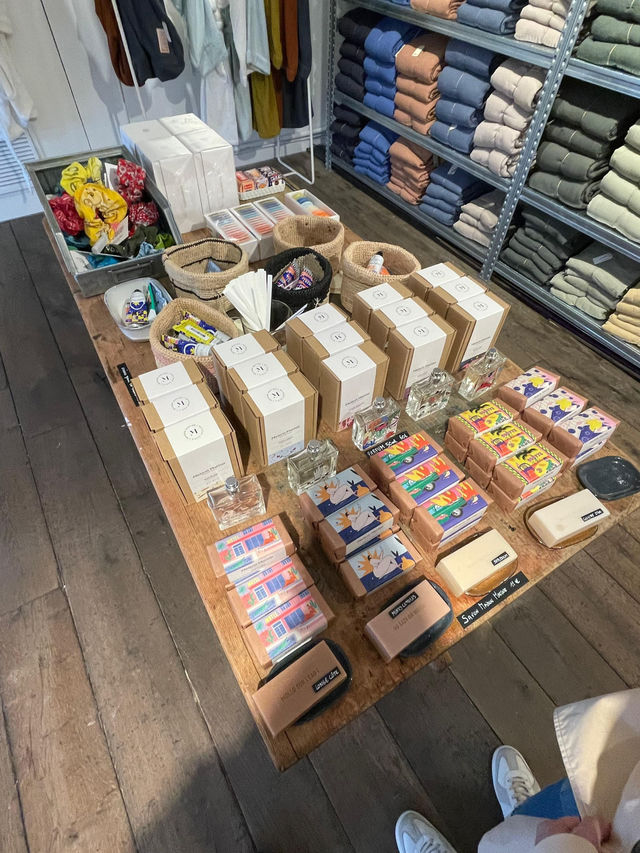 🇫🇷 Merci ! A cool lifestyle store in Paris 