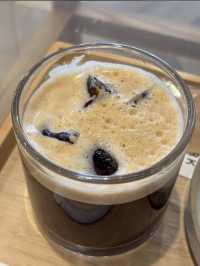 SHARK COFFEE Tokyo, Organic Brews with a Playful Bite