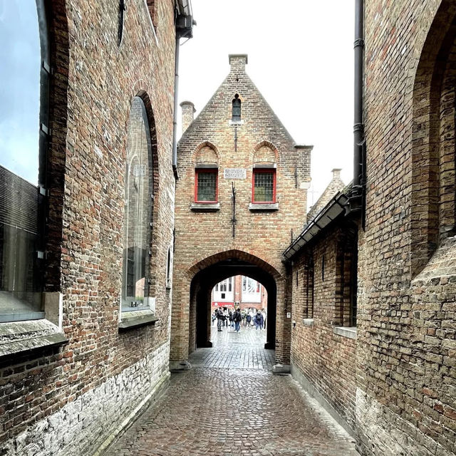 🏰✨ Bruges Summer Guide: A Fairytale Escape with Canals, Chocolate & Cobblestones