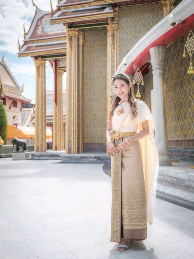  ใส่ชุดไทยไปวัดราชบพิธฯ