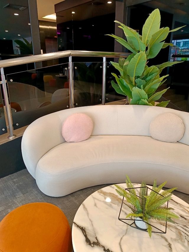 Teedo Hotel - a new black and pink rest nest in KL. 