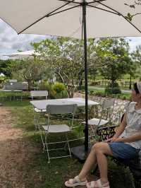 The chalet cafe' คาเฟ่กลางหุบเขา