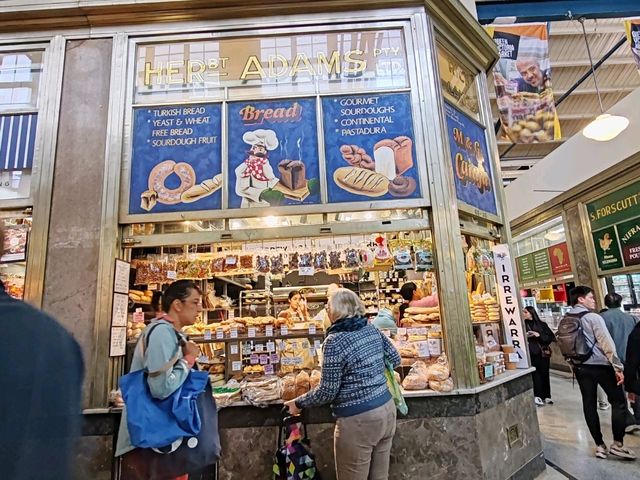 维多利亚女王市场：墨尔本百年历史地标，美食与文化的狂欢地