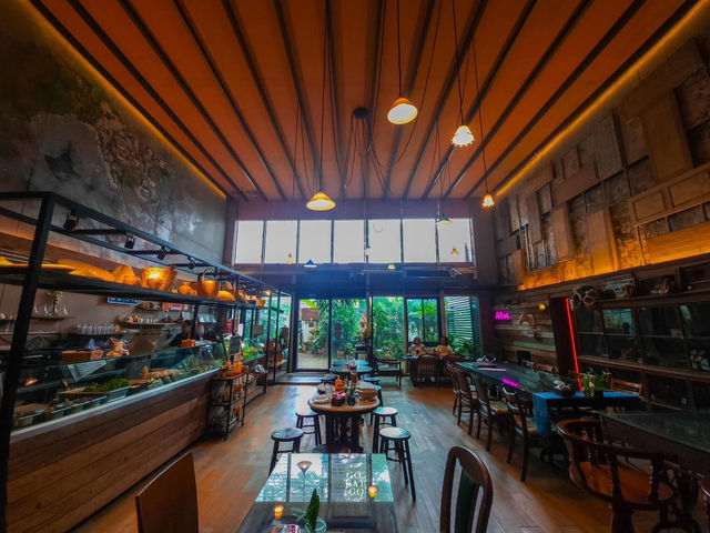 มาดามพาเท่ห์ สัมผัสความเท่ห์ร้านบรรยากาศดี