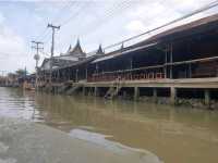 Amphawa Floating Market (Near Bangkok)