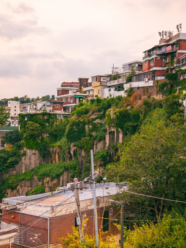 Hidden Sunset Gem in Seoul – Clifftop Village Escape 🌇
