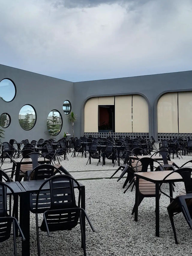 Semesta Coffee: Batu Aji’s Midnight Brew Sanctuary