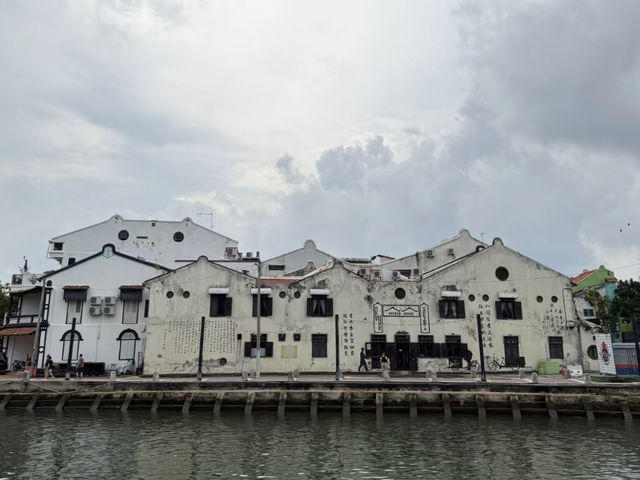 Melaka: From Chinese Merchant Hub to Maritime Gateway! 🇲🇾🕌