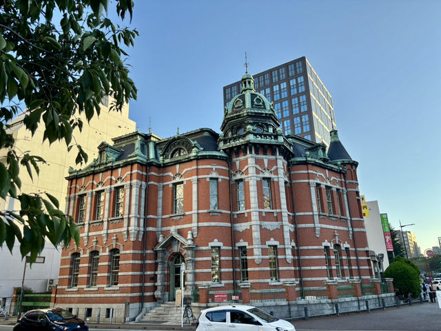 紅磚與希望之光：福岡市赤煉瓦文化館與戰災復興記念群像
