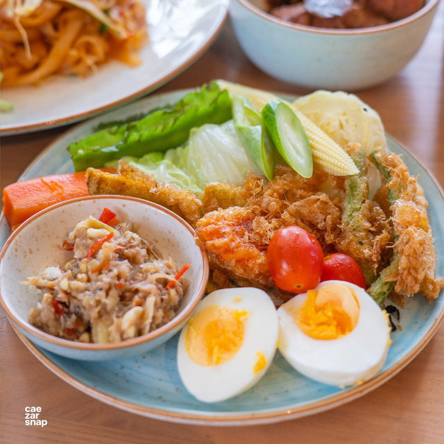บุฟเฟ่ต์มื้อกลางวันสุดคุ้ม โรงแรมใจกลางเมืองระยอง บุฟเฟ่ต์มื้อกลางวันสุดคุ้ม โรงแรมใจกลางเมืองระยอง