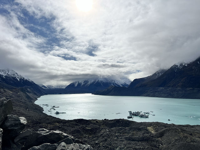 《雪山腳下的湛藍驚嘆：Tasman Glacier Track》 🏔💧
