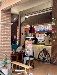 台北 「老阿伯胖魷魚」迪化街でスープや麺を気軽に楽しめる
