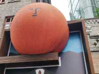 Encountering Xiahaoli: The Charm of Slope and Steps at Entrance No. 3