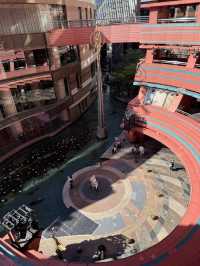 【福岡・博多運河城】城市劇場的奇幻漫步:流水、光影與鋼彈的交響樂