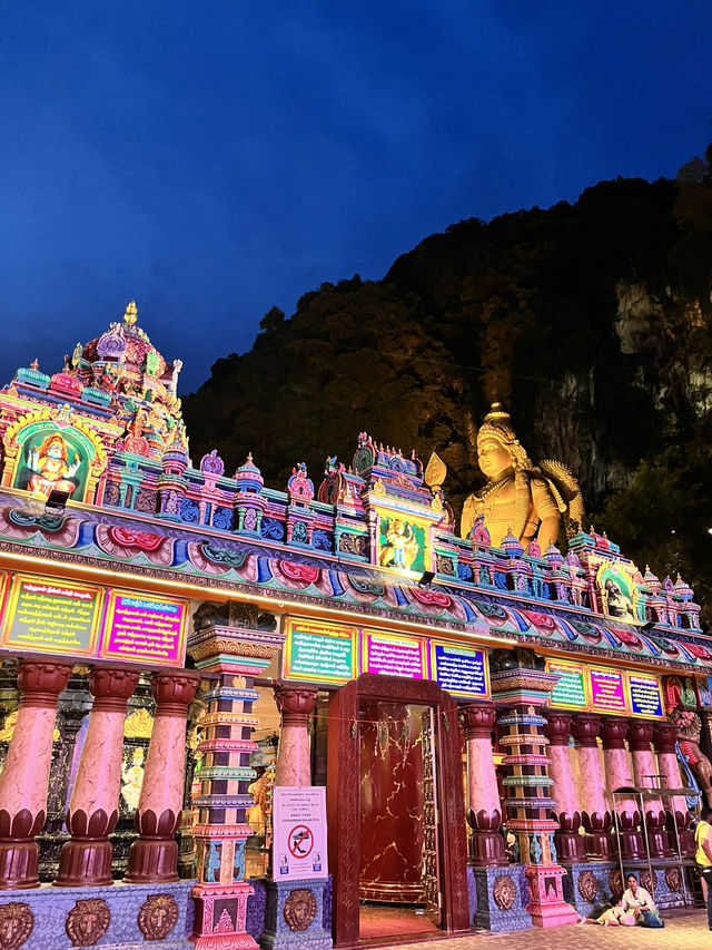 夜に訪れる静寂の聖地｜Batu Caves（バトゥ洞窟）