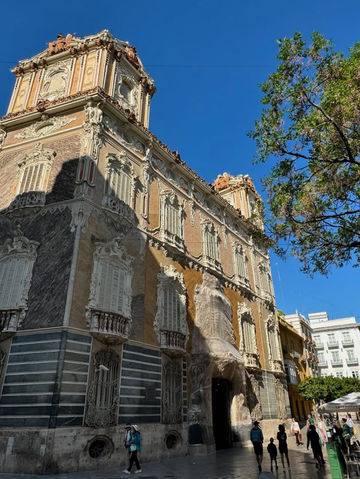 An Elegant Masterpiece of Art and History An Elegant Masterpiece of Art and History