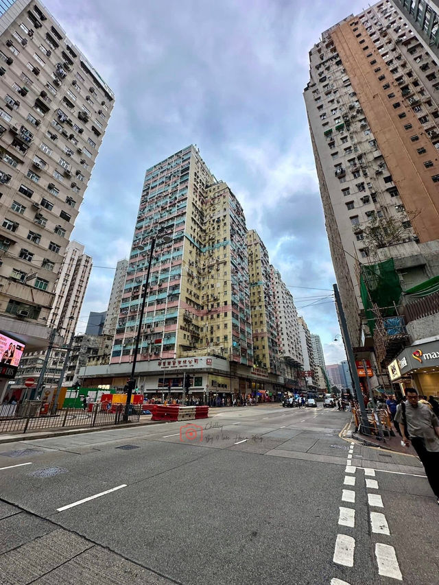 The Rhythmic Pulse of a Hong Kong Microcosm