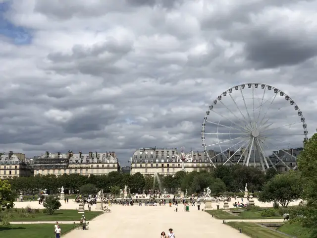 巴黎杜樂麗花園，城市中的悠閒與散步