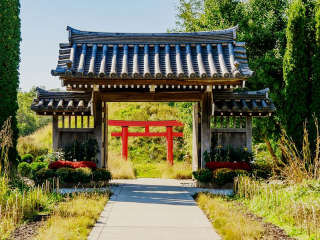 The Soloist's Urban Oasis: A Stroll Through Lauritzen Gardens