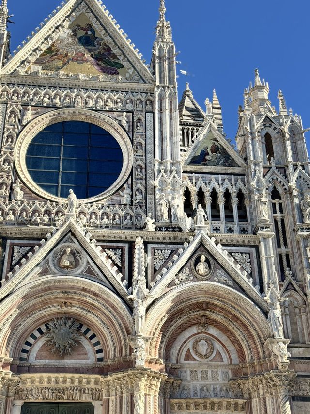 시에나 대성당, 섬세한 바닥 모자이크가 빛나는 예술의 장